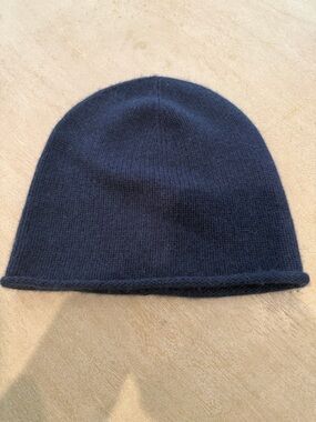 Babaton Luxe Cashmere Kisho Beanie in Total Eclipse